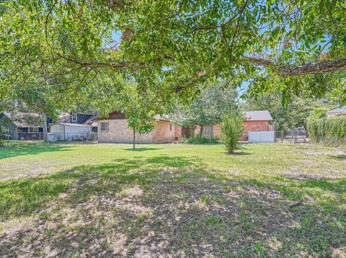 2700 Dunbarton Dr, Austin TX 78723-2235 exterior