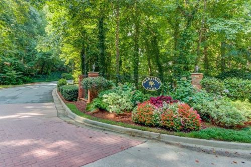 602 Bainbridge Dr, Atlanta GA 30327-4267 exterior