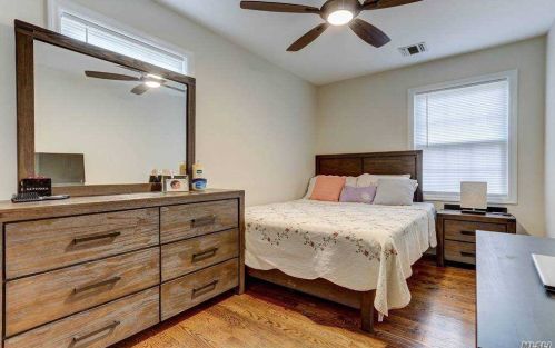 24 Vondran St, Huntington Station NY 11746-2548 exterior