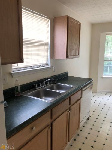 2880 Fld Spg Dr, Lithonia GA 30058-3851 exterior