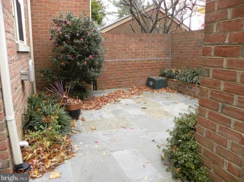 6719 Corner Ln, Mc Lean VA  22101-3823 exterior