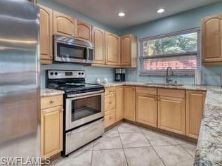 683 94 Ave, Naples FL 34108-2446 exterior