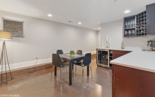 1921 Oakdale Ave, Chicago IL 60657-4026 exterior