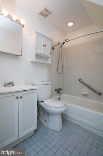 1144 4 St, Philadelphia PA 19133-3208 exterior