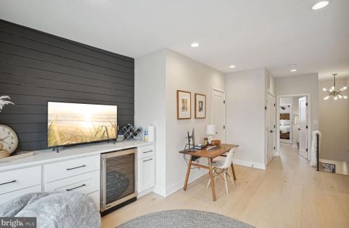 1733 Independence Ave, Washington DC  20003-1637 exterior