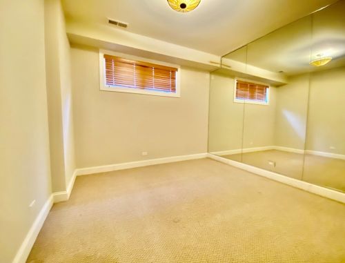 1821 Oakdale Ave, Chicago IL  60657-4023 exterior