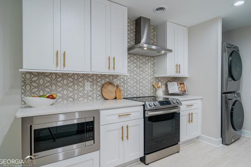 25 Chaumont Sq, Atlanta GA  30327-1088 exterior