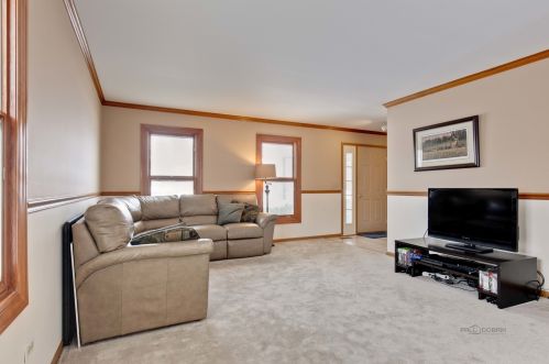 1537 Candlewood Dr, Bull Valley IL 60014-8962 exterior