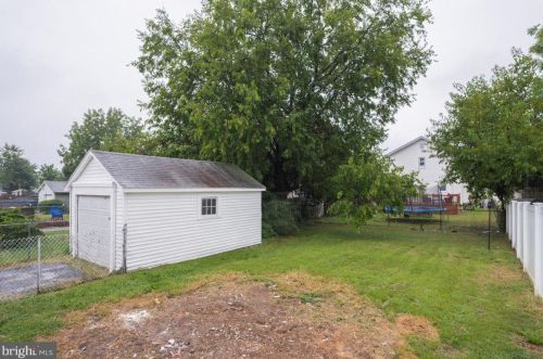 16 Roland Rd, Chester PA 19015-3327 exterior