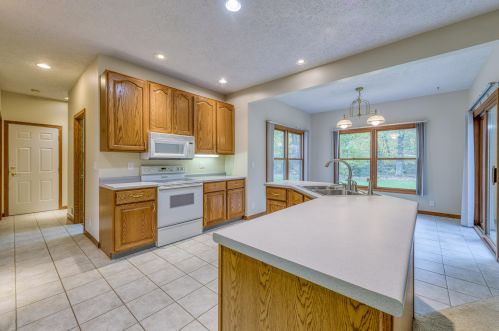 27526 Rolling Pines Ct, Lawton MI 49065-8601 exterior