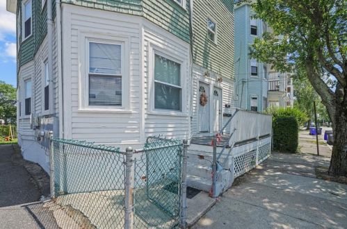 18 Daniel Ave, Providence, RI 02909-4715