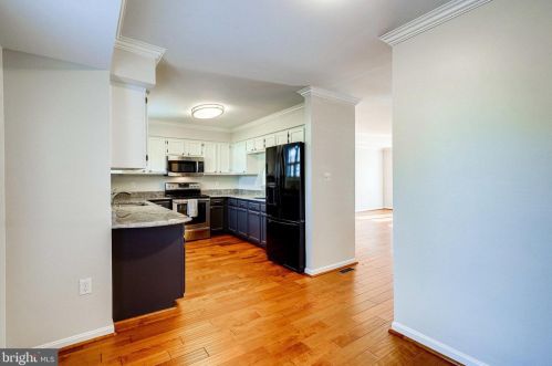 6026 Lands End Ln, Alexandria VA 22315-2669 exterior