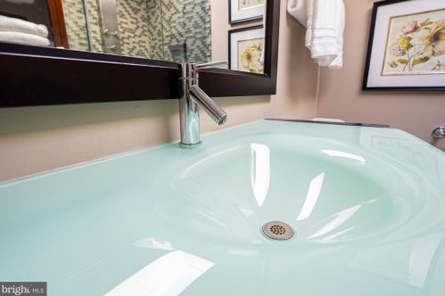 151 Moncure Dr, Alexandria VA 22314-4946 exterior