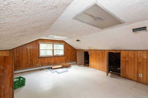 19 Tree Hollow Ln, Huntington Station NY  11746-6315 exterior