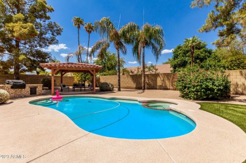 1310 Ivanhoe St, Chandler AZ 85226-1689 exterior