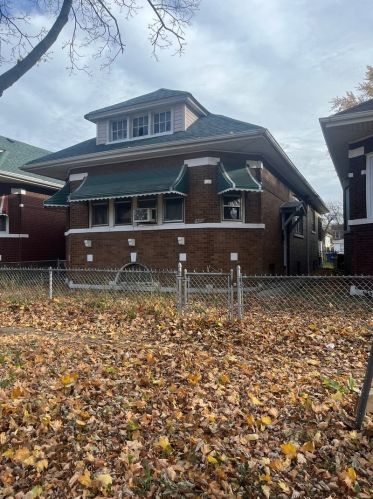 6737 Sangamon St, Chicago, IL 60621-1825