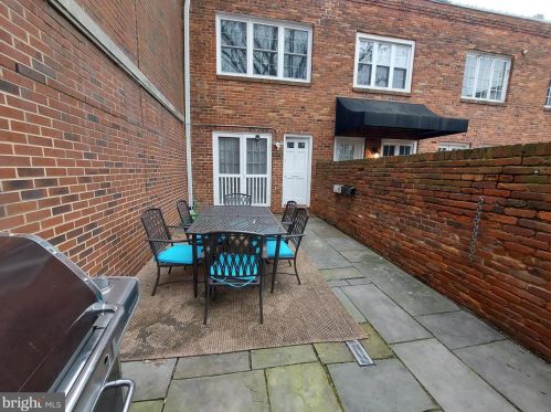 1028 Wisconsin Ave, Washington DC 20007-3709 exterior