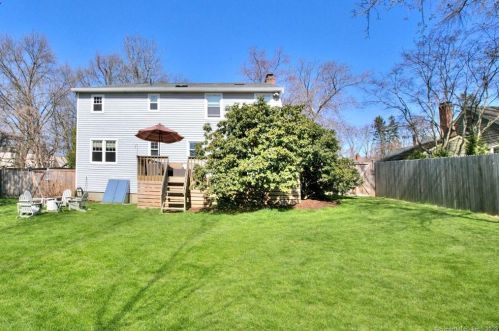 26 Bauer Pl, Westport CT 06880-4101 exterior