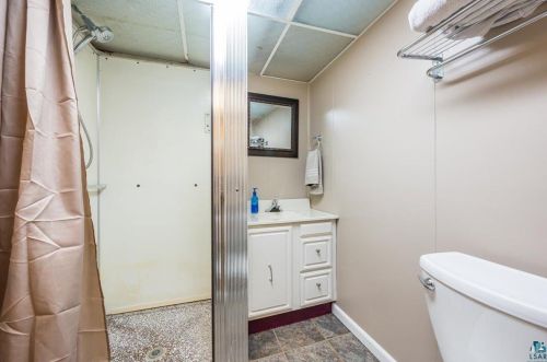 1303 20 Ave, Duluth MN 55806-2021 exterior