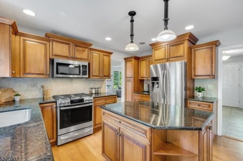 11 Deborah Dr, Morristown NJ 07960-3640 exterior