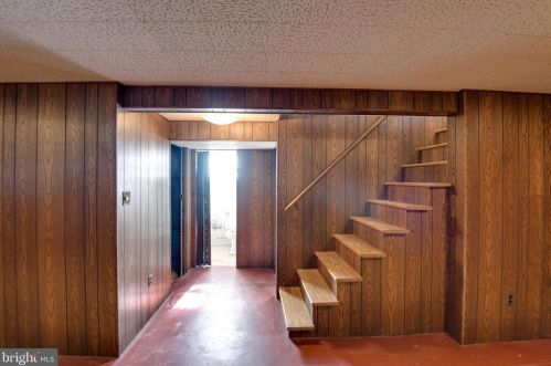 1906 August Dr, Silver Spring MD 20902-4013 exterior