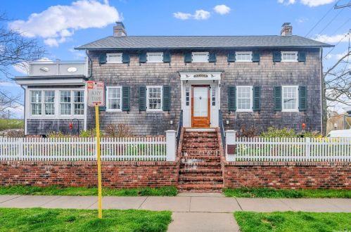 139 Prospect St, Babylon, NY 11702-3515