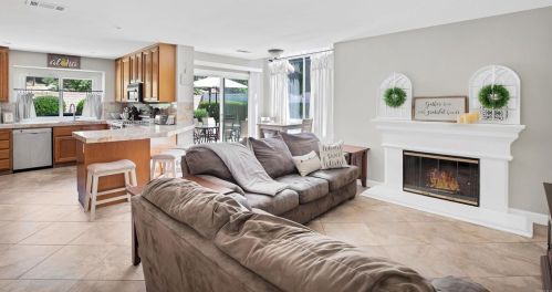 39810 Amberley Cir, Temecula CA  92591-7007 exterior