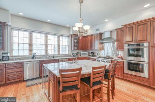 124 Bainbridge St, Philadelphia PA 19147-1866 exterior