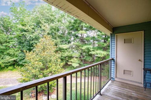 76 Wyndham Pl, Trenton NJ 08691-3126 exterior