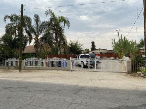 37 Garden Dr, Bakersfield CA 93307-5255 exterior