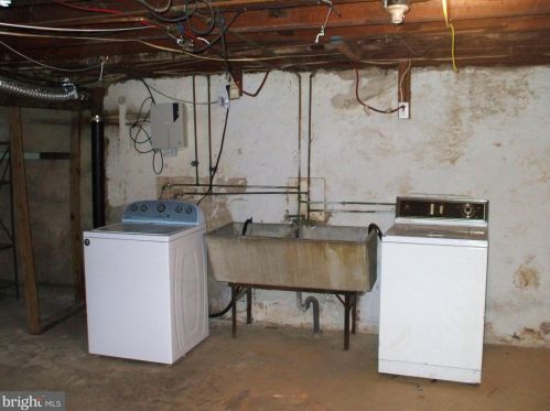 242 Avon Rd, Chester PA 19015-3308 exterior