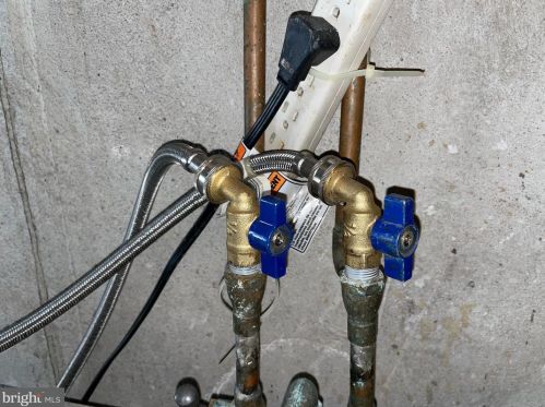 139 Isabel Ave, Manor PA 19036-1407 exterior