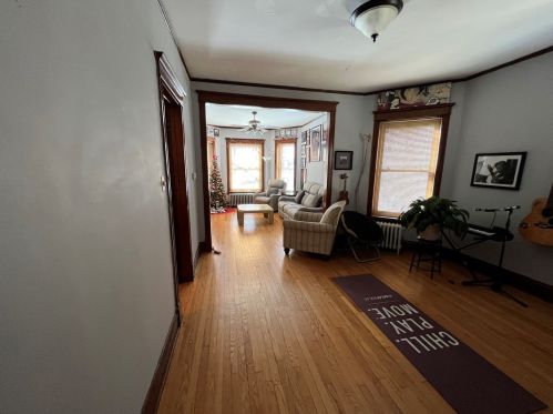 1334 Cornelia Ave, Chicago IL 60618-6035 exterior