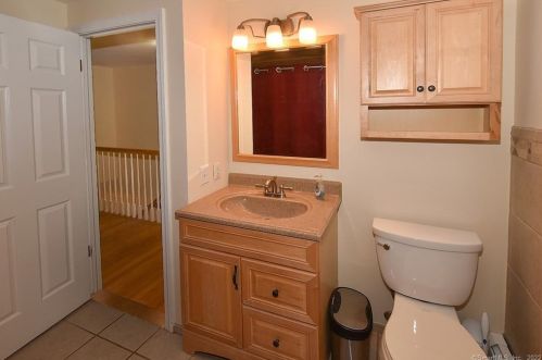 523 Taylor St, Vernon CT 06066-5231 exterior