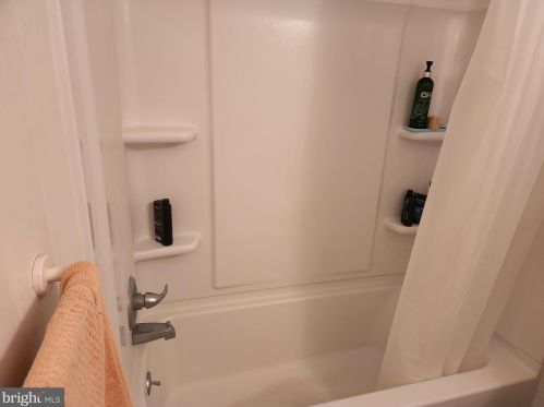 1006 Gum Pl, Huntingdon Valley PA 19006-1716 exterior