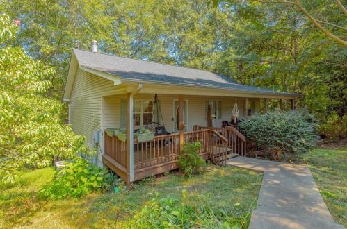 145 Russ Cir, Clarkesville GA  30523-5919 exterior