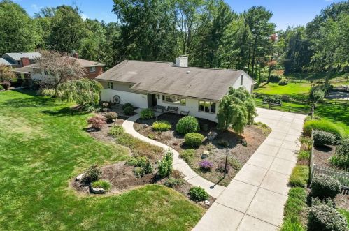 1604 Ashlawn Dr, Pittsburgh, PA 15241-2804