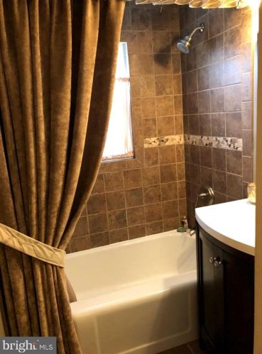 10 Fogarty Dr, Trenton NJ 08619-4320 exterior