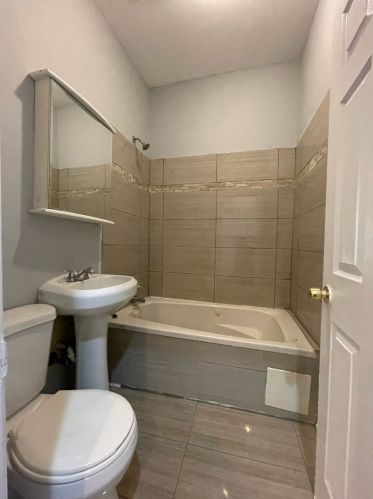 2950 Monroe St, Chicago IL  60612-3608 exterior