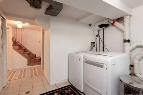 24 Myrtle St, Norwalk CT 06855-1314 exterior