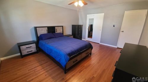 32 Woodedge Ave, Edison NJ exterior