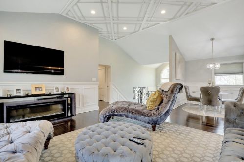 21 Beaumont Dr, Huntington Station NY 11747-3414 exterior