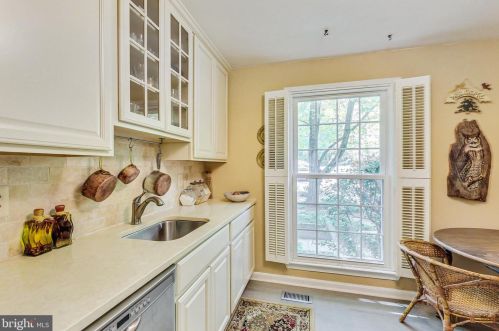 1537 Chatham Colony Ct, Herndon VA 20190-4203 exterior