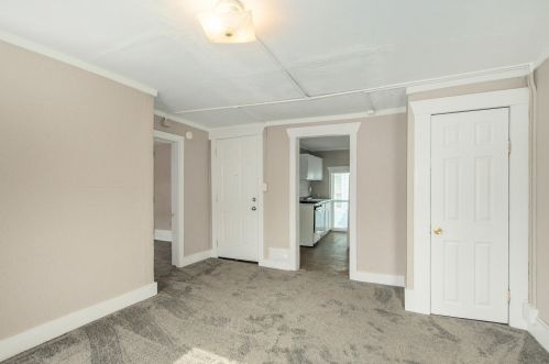 838 Broadway Ave, Grand Rapids MI 49504-3270 exterior