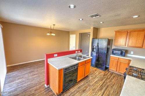 5869 Fantail Ln, Tucson AZ  85756-8637 exterior