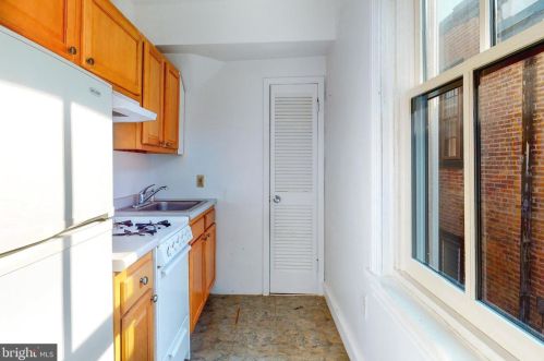 2319 Delancey Pl, Philadelphia PA 19103-6406 exterior