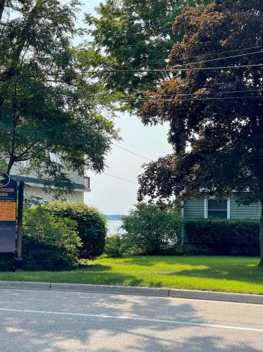 118 Ruddiman Dr, Meskegon MI 49445-3031 exterior