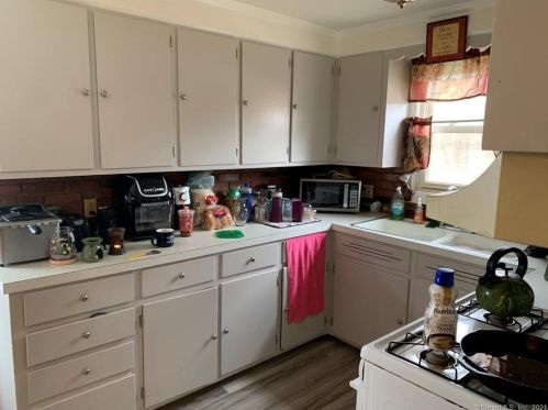 59 Mechanic St, Killingly CT 06239-2829 exterior