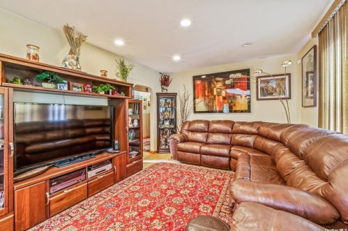 19 Amherst Rd, Valley Stream NY  11581-3312 exterior