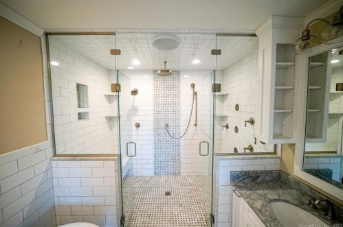 31 Diamond Gln Rd, Farmington CT 06032-2301 exterior